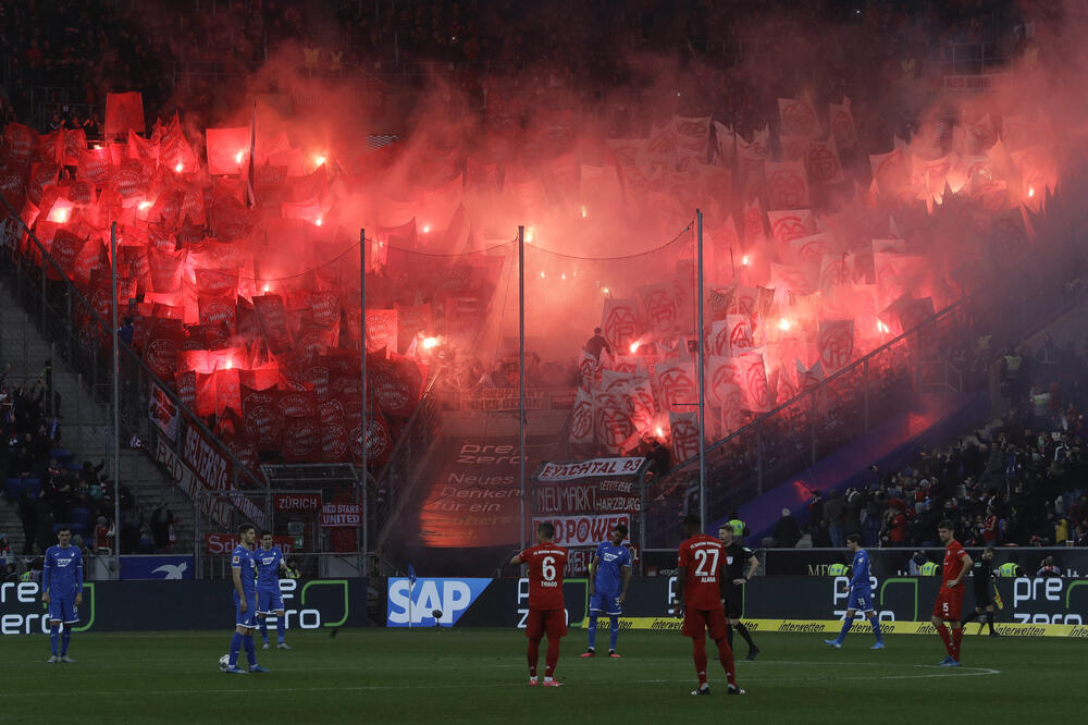 Navijači Bajerna u Hofenhajmu, Foto: AP
