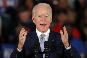 Bajden o Trampu: Broj umrlih raste, a on igra golf