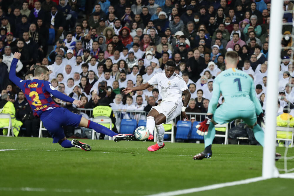 Vinisijus Žunior postiže prvi gol za Real, Foto: AP