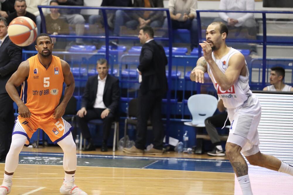 Najvažniji crnogorski derbi u ABA ligi: Derik Nidam i Džastin Kobs, Foto: KK Mornar/Media Pro