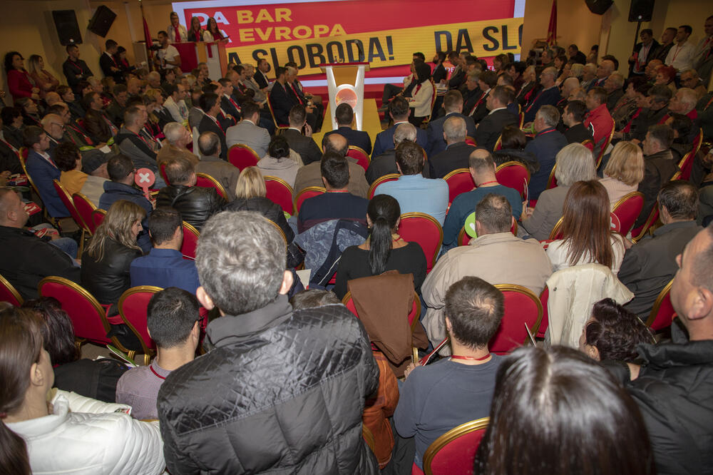 Demokrate, Foto: Demokrate