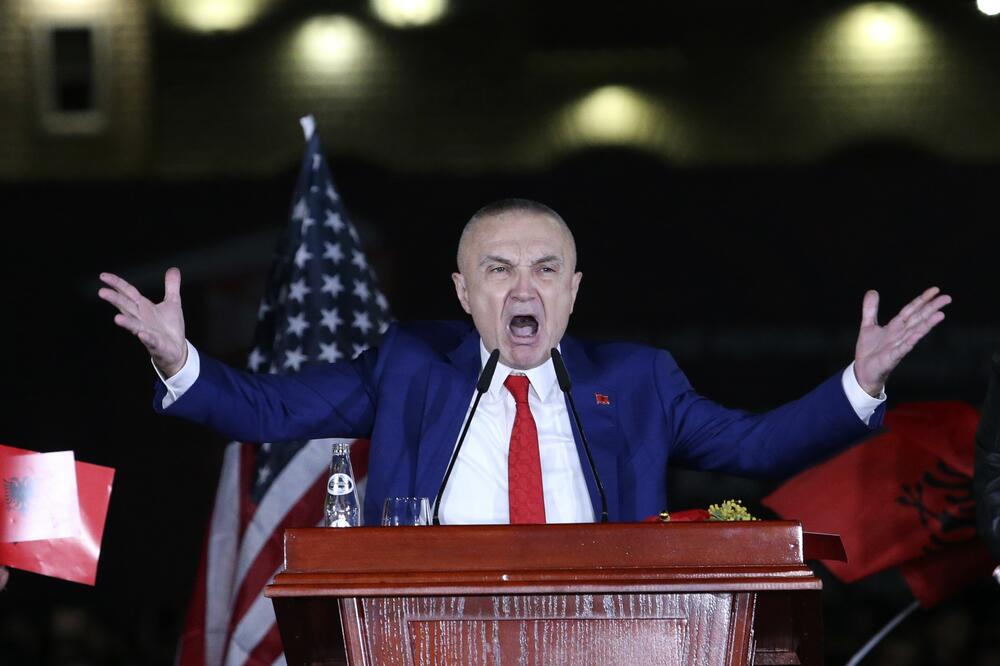 Albanski predsjednik Iljir Meta na protestu u Tirani, Foto: AP