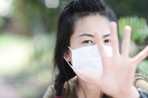 Zašto koronavirus pogađa više muškarce nego žene?