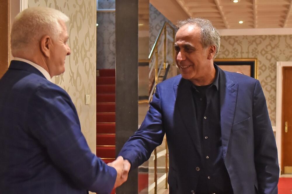 Marković i direktor i glavni i odgovorni urednik "Pobjede", Draško Đuranović, Foto: Twitter/Vlada Crne Gore