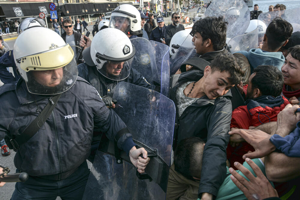 Sukob migranata i policije na ostrvu Lezbos, Foto: AP