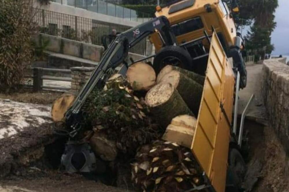 Kamion propao u dijelu Šetališta Pet Danica na Savini, Foto: Rthn.me