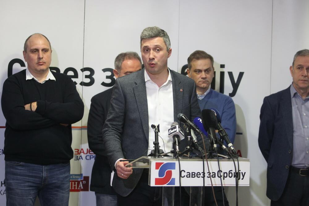 Obradović se obraća na konferenciji Saveza za Srbiju, Foto: BETAPHOTO