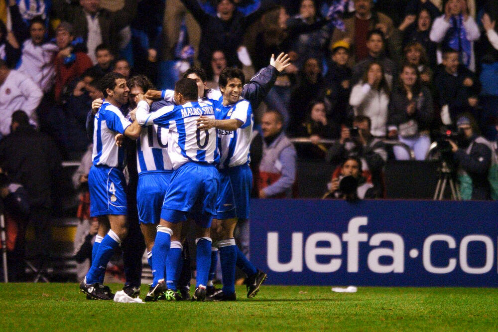 Slavni dani Super Depora: Valeron, Mauro Silva i društvo slave pobjedu nad Milanom 4:0 2004. godine, Foto: Depor