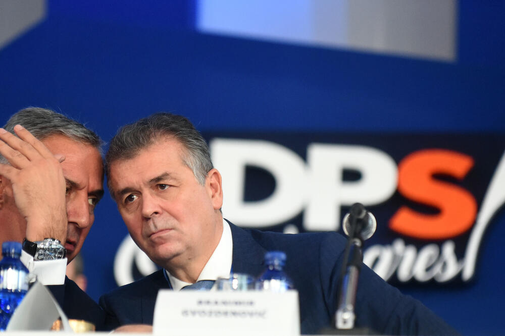 Predsjednik DPS Milo Đukanović i politički direktor Branimir Gvozdenović, Foto: Boris Pejović