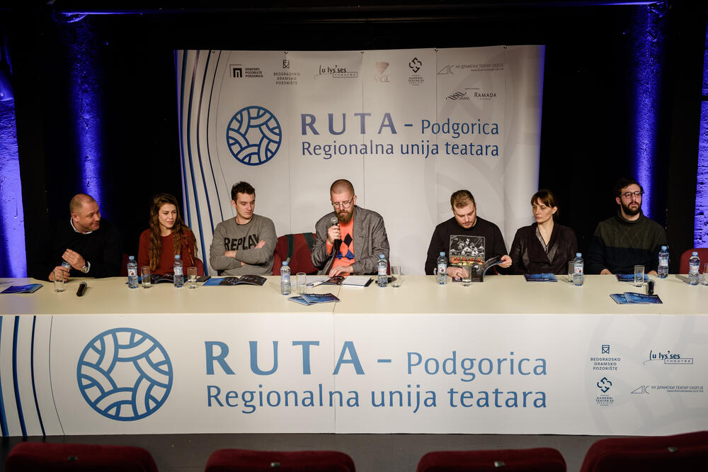 Sa okruglog stola, Foto: Krsto Vulovic