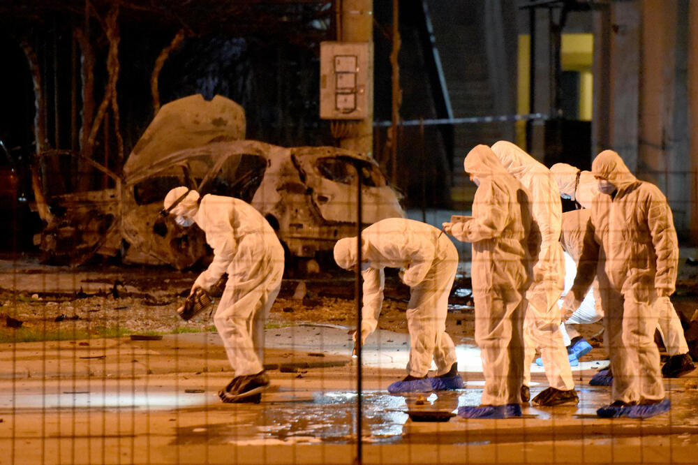 Vještačenja na mjestu eksplozije, Foto: Savo Prelević