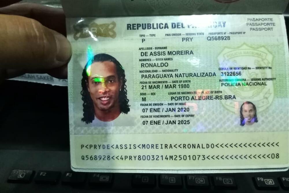 Ronaldinjov paragvajski pasoš