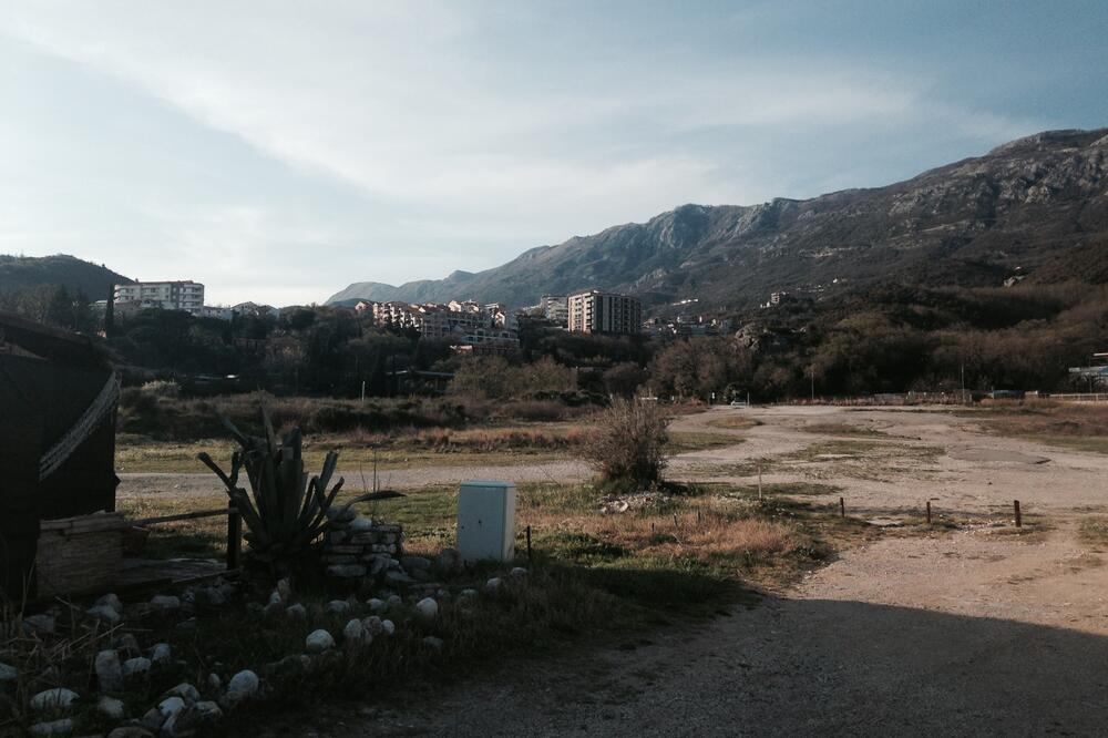 Prostor predviđen za gradnju hotelskog kompleksa u, Foto: Vuk Lajović