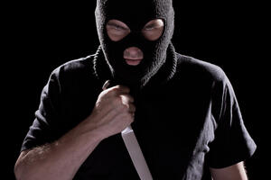Uhapšen Novljanin: Maskiran i uz prijetnju nožem ukrao pare iz...