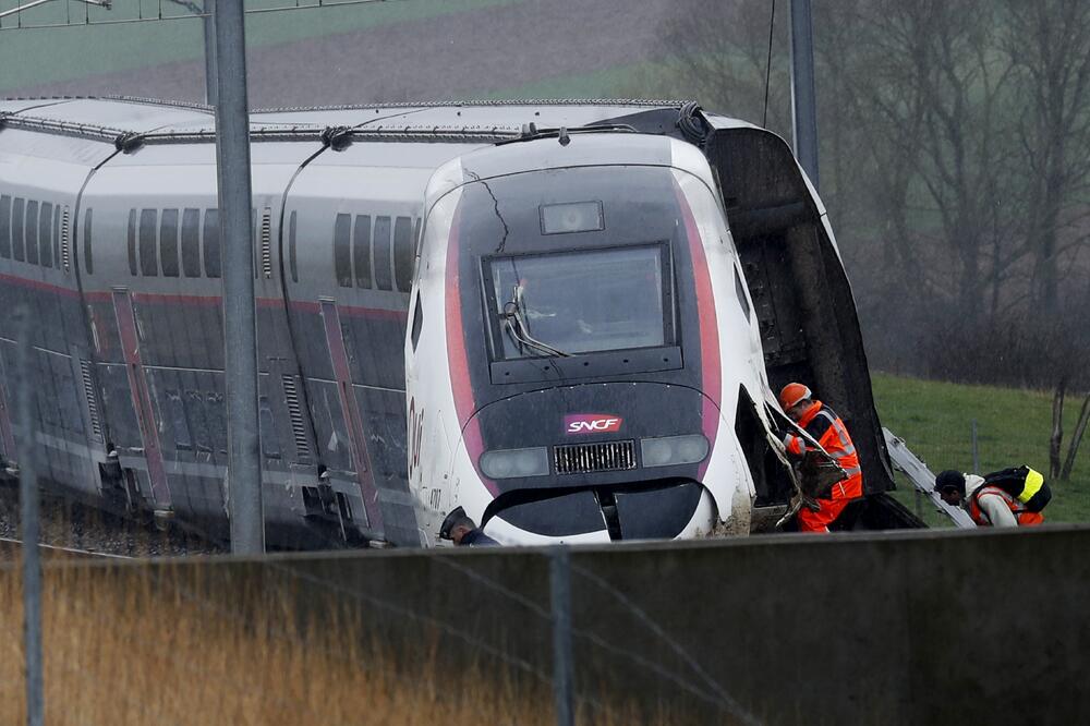 Kretao se na relaciji Strazbur-Pariz, Foto: Beta/AP/Jean-Francois Badias