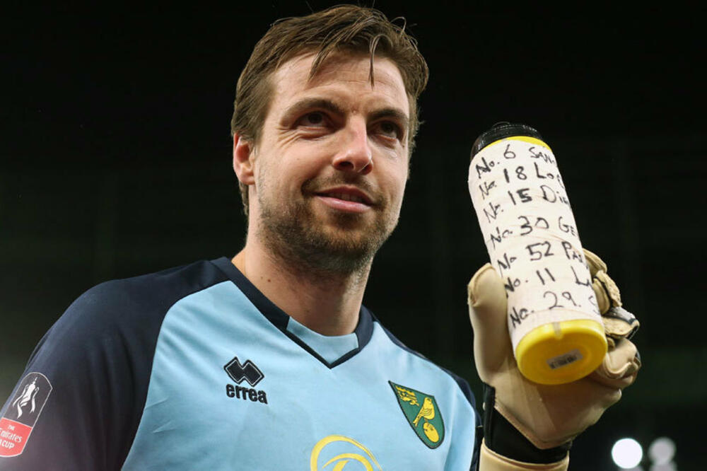 Tim Krul i flaša tajni, Foto: Twitter