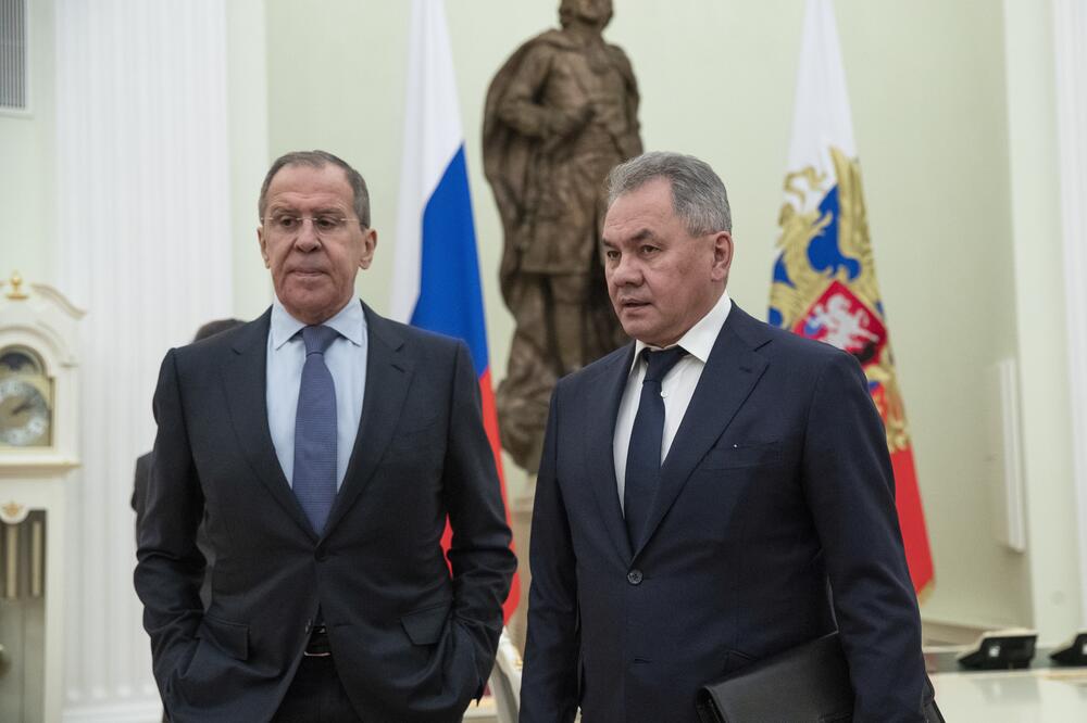 Ministar vanjskih poslova Rusije Sergej Lavrov i ministar odbrane Rusije Sergej Šojgu, Foto: Beta/AP/Pavel Golovkin