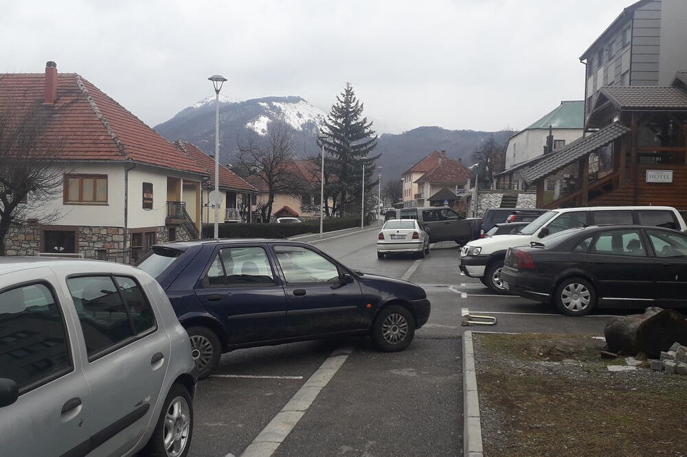 Parkira gdje ko stigne, Foto: Dragana Šćepanović