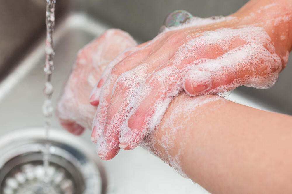 Najefikasniji način da spriječite širenje novog koronavirusa je da često čistite ruke sredstvom za dezinfekciju ruku na bazi alkohola ili da ih perete sapunom i vodom, Foto: Shutterstock