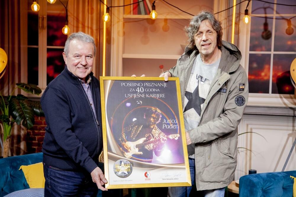 Pađenu uručena nagrada povodom 40 godina karijere, Foto: Croatia Records