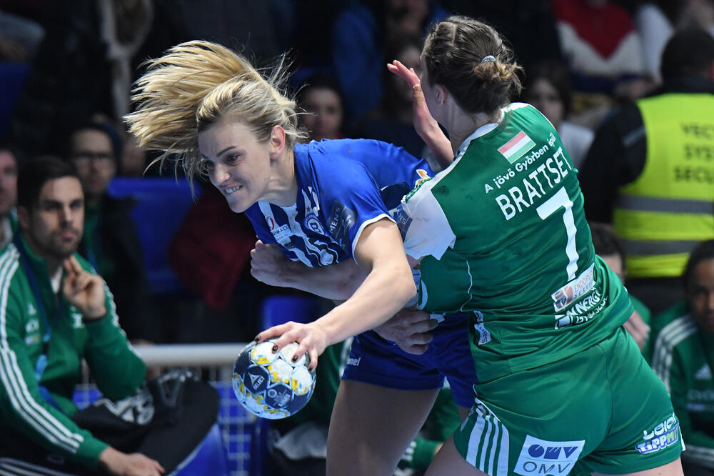 Zagrijavanje za četvrtfinale: Barbara Lazović, Foto: Savo Prelević