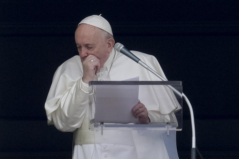 Papa se još uvijek oporavlja od prehlade, Foto: AP