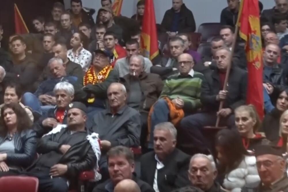 Sa tribine Crnogorskog pokreta u Baru, Foto: Screenshot/Youtube
