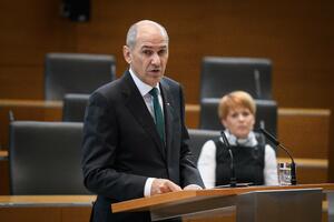 Slovenija zabranila velika javna okupljanja, Janša: Idite u prirodu