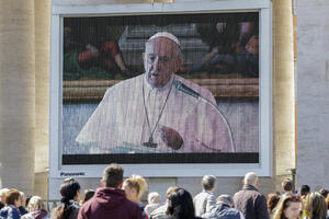 Mjere zbog koronavirusa: Papa održao misu preko video-linka