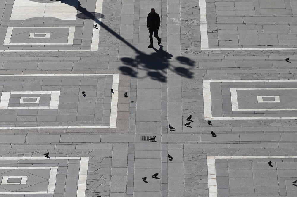 Puste ulice i trgovi u Milanu, Foto: AP
