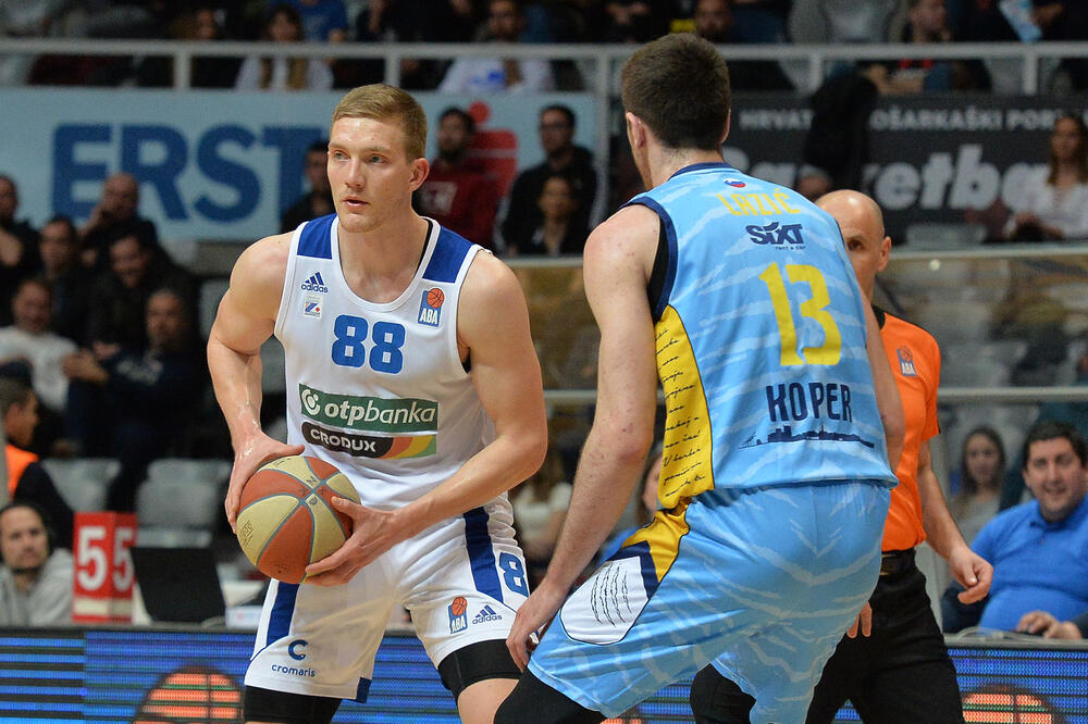 Dominik Gilbert (Zadar) i Aleksandar Lazić (Primorska) na večerašnjoj utakmici, Foto: Zvonko Kučelin/KK Zadar