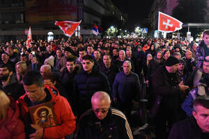 MCP privremeno obustavlja litije