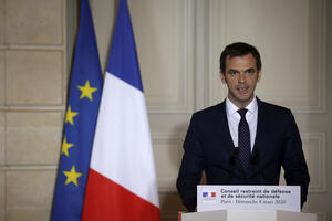 Francuska zabranjuje velika okupljanja zbog koronavirusa