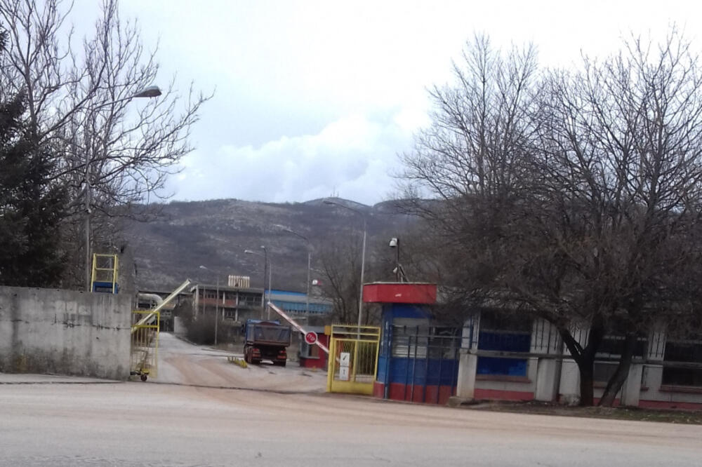 Utovareni kamion ulazi u pogon bivše Željezare, Foto: Privatna arhiva