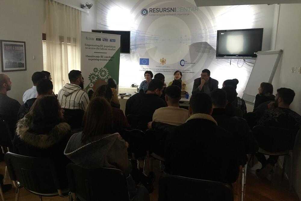 Obuka se organizuje u okviru projekta: Osnaživanje RE zajednice za pristup tržištu rada, Foto: CIN-CG