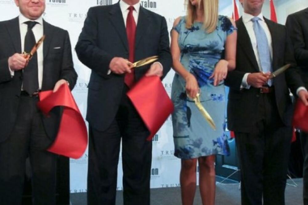 Šnajder (lijevo) i Tramp na otvaranju zajedničkog projekta 2012. u Torontu, Foto: Thestar.com