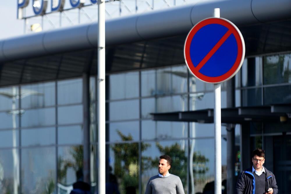 GMR ispada iz igre nakon što je u njega ušao francuski AdP: Aerodrom Podgorica, Foto: Boris Pejović