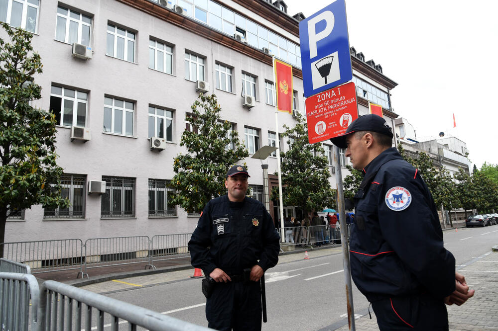 Policija ispred Višeg suda (ilustracija), Foto: Boris Pejović