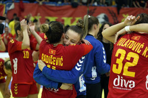 "Lavice" po planu i u praznoj dvorani, Kapisoda: Ako bude novih...