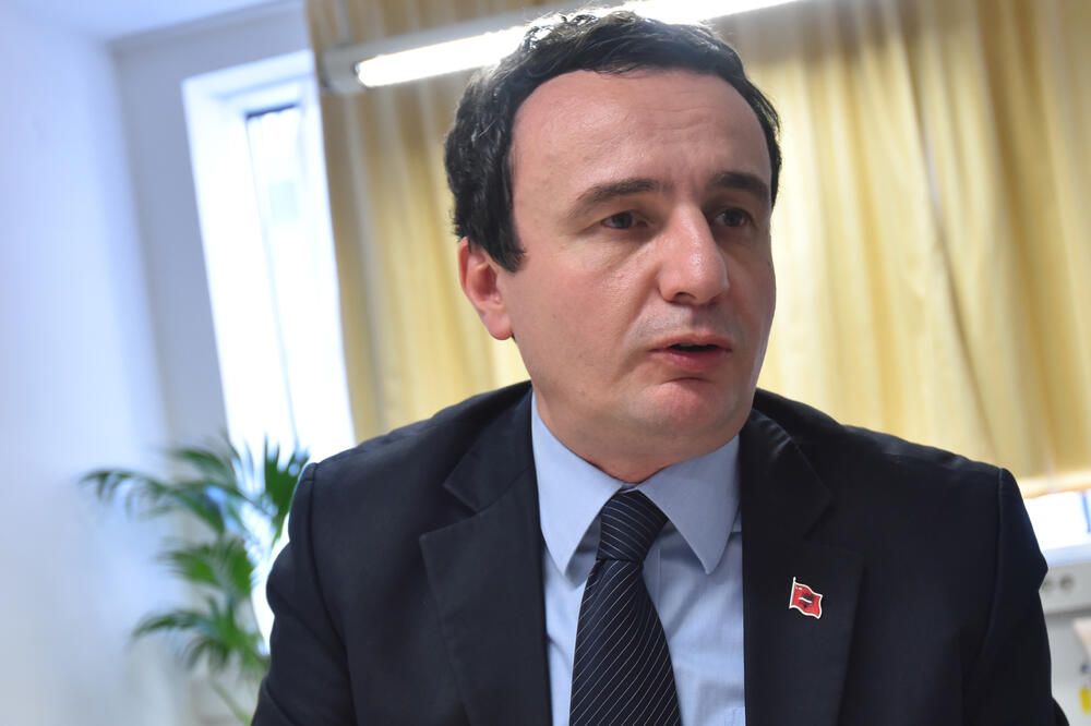 Kurti, Foto: BETAPHOTO