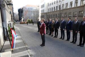Premijerka Srbije i ministri položili vijenac na mjestu ubistva...