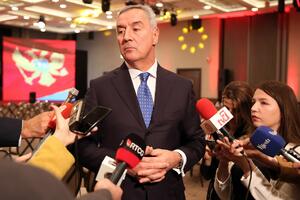 Đukanović: Nisam stavljen pod nadzor, nećemo odustati od primjene...