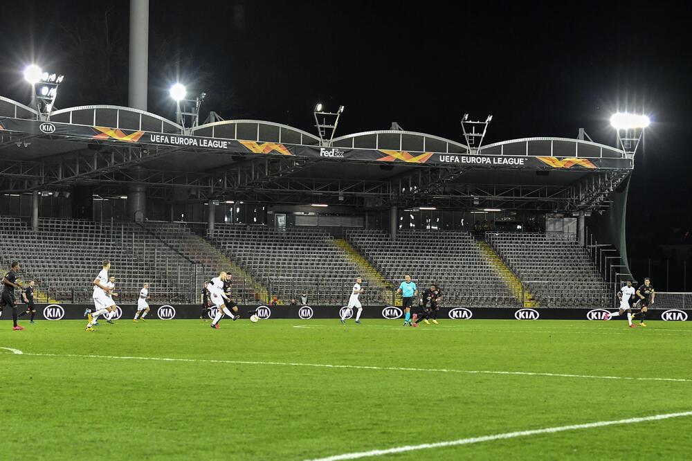 Prazan stadion u Lincu tokom meča LASK - Mančester junajted, da li će se uopšte igrati od sjutra?, Foto: Kerstin Joensson