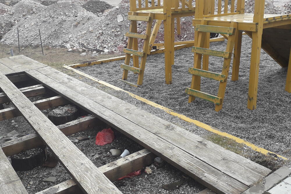 Oštećeno i dječje igralište, Foto: Dragana Šćepanović