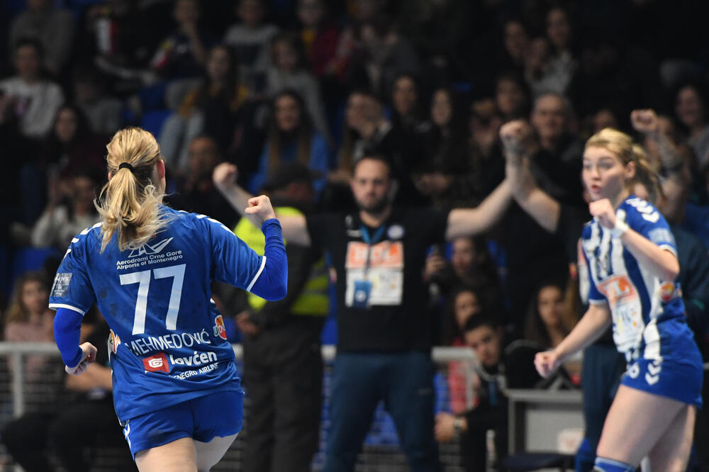 Četvrtfinale u magli: Majda Mehmedović i Ema Ramusović, Foto: Savo Prelević