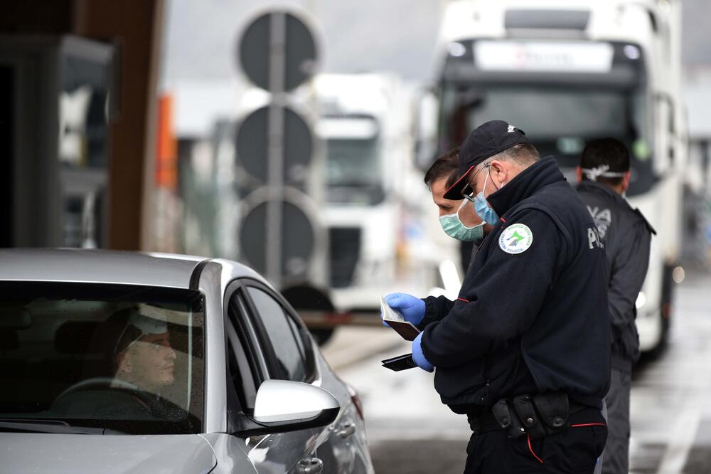 Posebne mjere i na graničnim prelazima: Juče na prelazu Božaj ka Albaniji, Foto: Boris Pejović