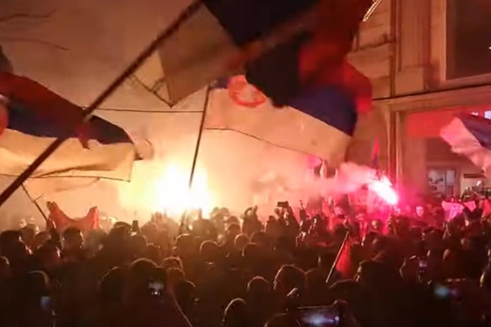 Tražili i da se crnogorski ambasador proglasi personom non grata: Sa protesta, Foto: Screenshot/Youtube