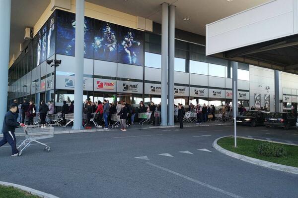 Redovi ispred podgoričkih supermarketa