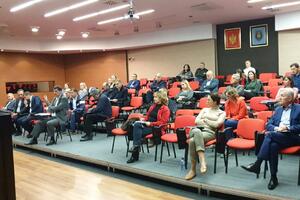 Tivat: Ako treba, karantin u Sportskoj dvorani Župa