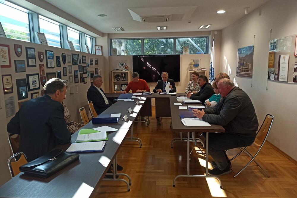 Sa skupštine, Foto: "Luka Kotor"